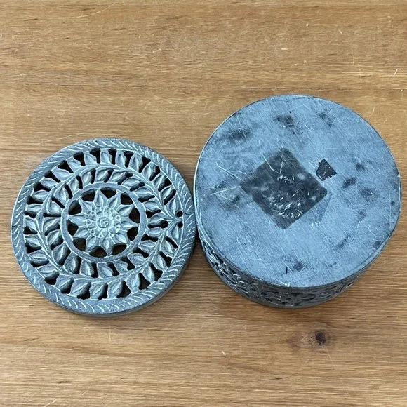 Hand Carved Soapstone Trinket Box Round Floral Lidded Jewelry Keepsake Gray - Picture 5 of 7